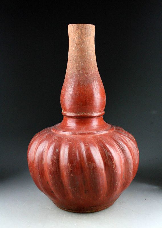 Rare & attractive Asian red pottery Garlic vase, pre 17th. cent.