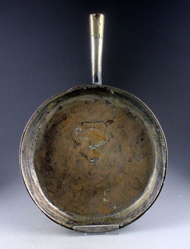 Scarce North European bronze tripod frying pan, 17th/18th. cent.