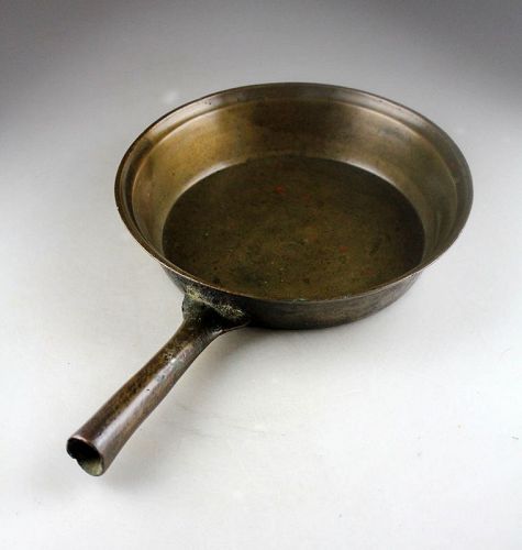 Rare early European bronze skillet pan, c. 1600-1650.
