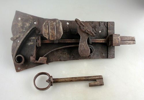 A 34 cm. Iron gate lock with large key, South Germany, 16th. cent.!