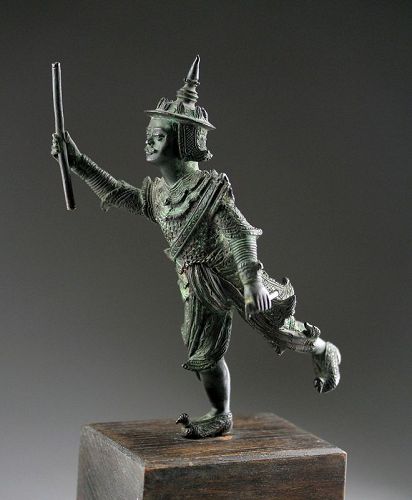 High quality bronze figure of military officer, Burma 19th. century.
