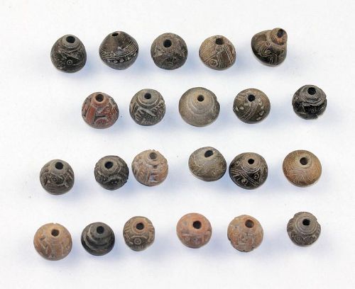 Set of 22 lovely carved figural (animal) ceramic beads, Manteno