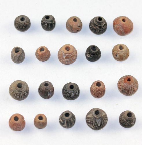 Set of 20 lovely carved figural (animal) ceramic beads, Manteno