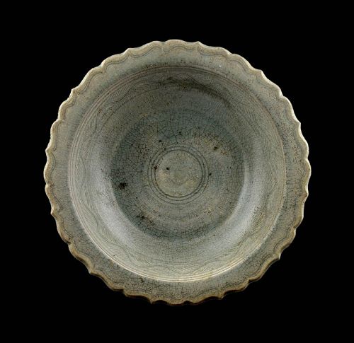 Massive 30 cm. Thai stoneware dish from Ming dynasty shipwreck!