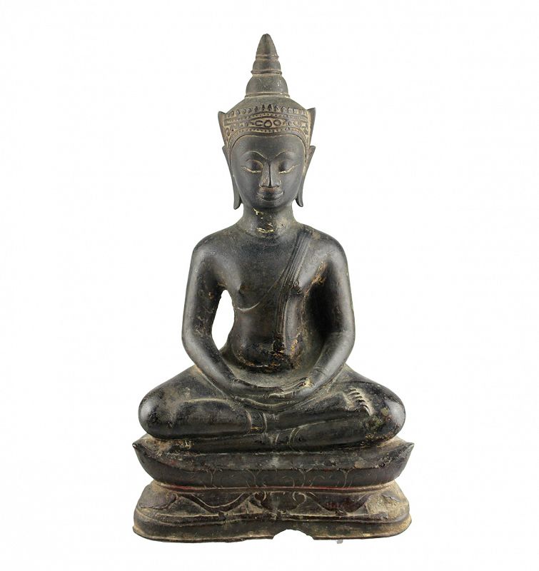 Lovely large Thai gilt bronze figure of the seated buddha, 15th. cent.
