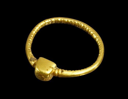 Choice solid Gold ring, 4 grams, Roman Empire, 1st.-3rd. century AD