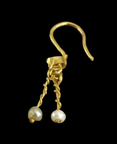 Fine elaborate Roman Gold Earring, 2nd.-4th. century AD.