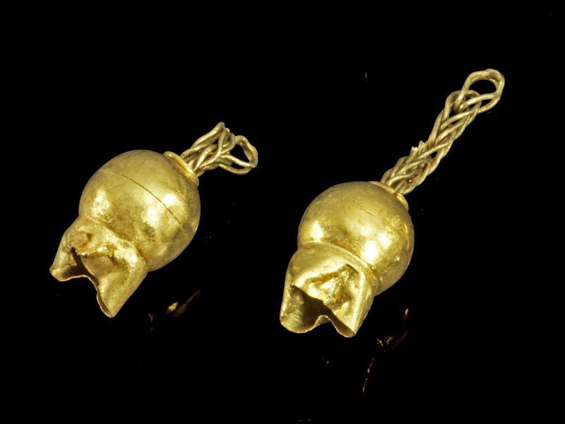 Pair of rare Greek gold pomegranate pendants w chain, 7th century BC