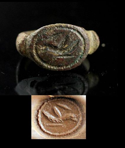 Fine Roman period bronze seal ring with bird, 1st.-3rd. cent. AD