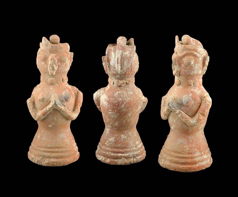 Large Indus Valley (Bajaur) terracotta female Idol, 3rd. mill. BC