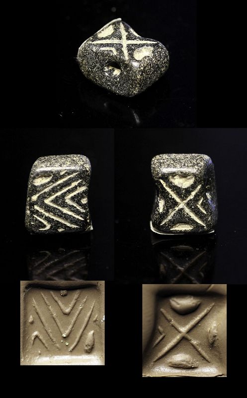 Attractive 2-side Tabloid seal, North Mesopotamia, 3500 BC