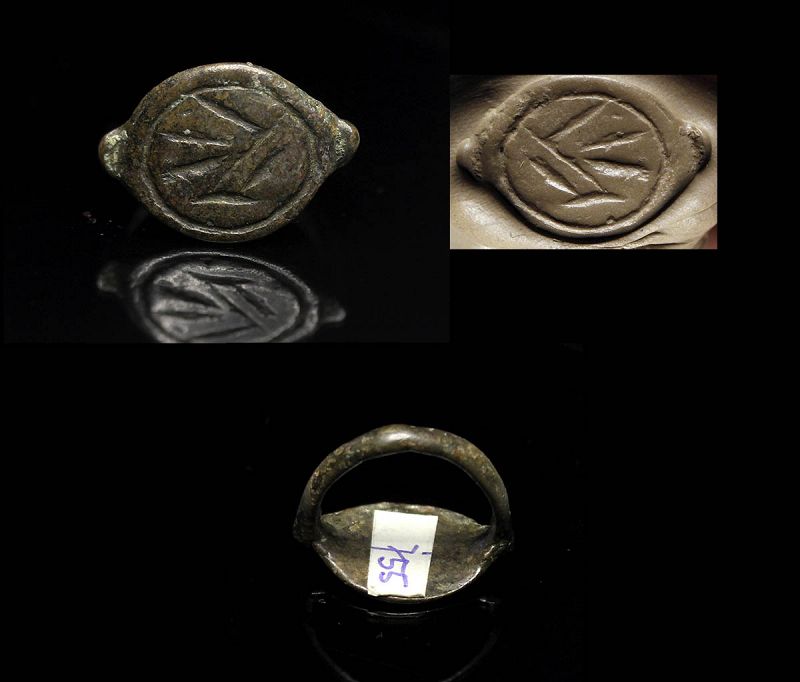 Large Roman bronze seal finger ring, c. 2nd.-4th. century AD.