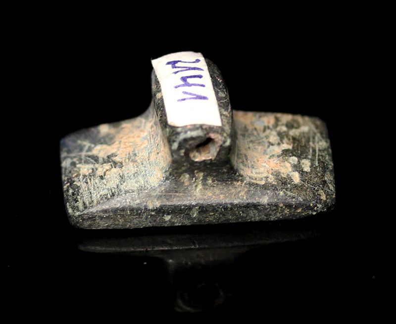 Scarce uruk stamp seal w fine handle, Mesopotamia, 3rd. mill. B C.