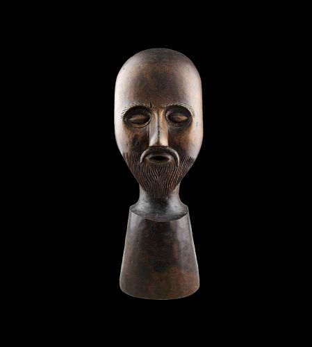 Lovely and rare Oak wood 'Wig' head, Scandinavian 17th. cent.