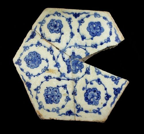 Rare large Islamic octagonal tile, blue & white, 15th.cent.