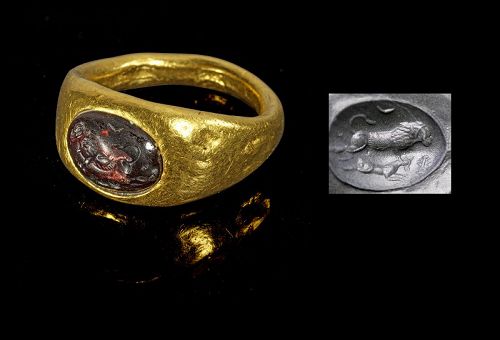 High quality Greco-Persian Gold seal ring w garnet, 6th. cent. BC