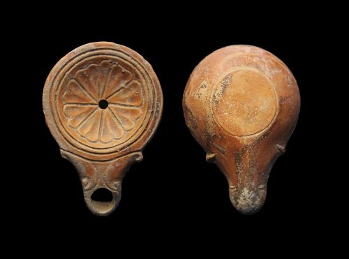 Attractive Roman terracotta Oil Lamp with Rosette of hearts