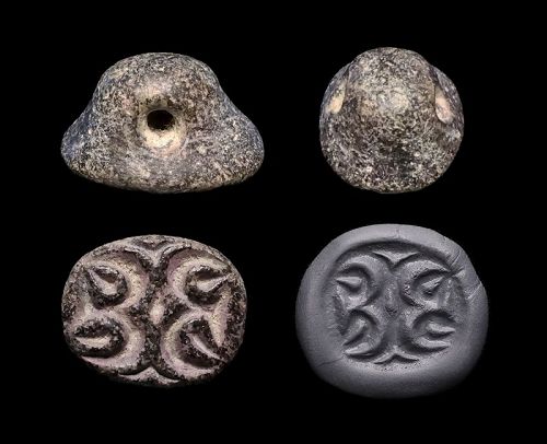 Lovely Hat-shaped Uruk seal w artistic pattern, Mesopotamia