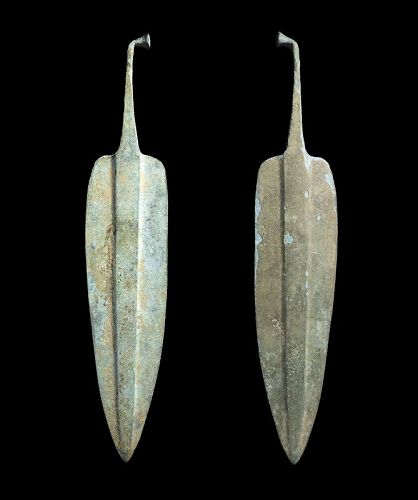 Massive Leaf shaped bronze dagger, Ancient Near East, 2nd. mill. BC