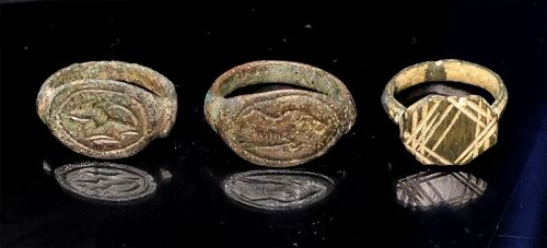 Lot of three nice Roman-Islamic bronze seal rings, 200-800 AD