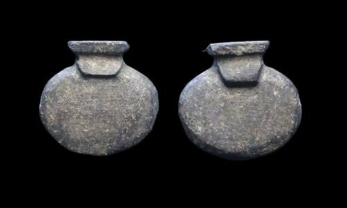Olivine sun stone amulet, Egyptian New Kingdom, 2nd. mill. BC