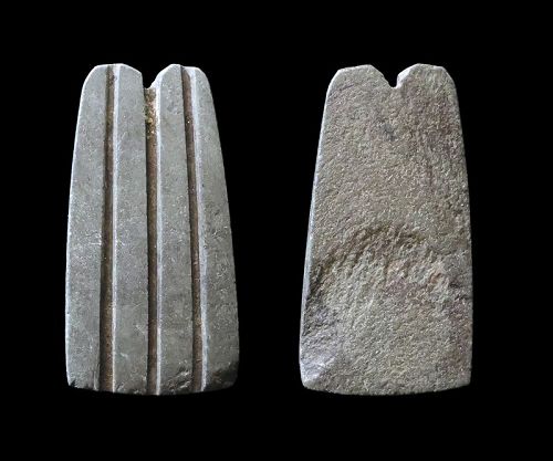 Fine blackstone Egyptian two-fingers amulet, Late period