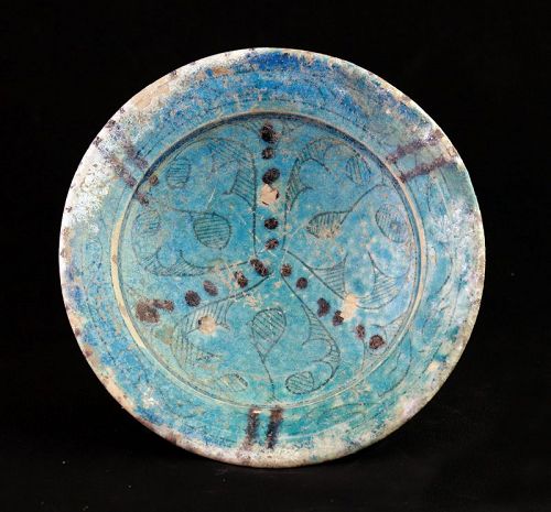Glazed Islamic pottery Dish w. iridescence, Seljug, ca. 12. cent.