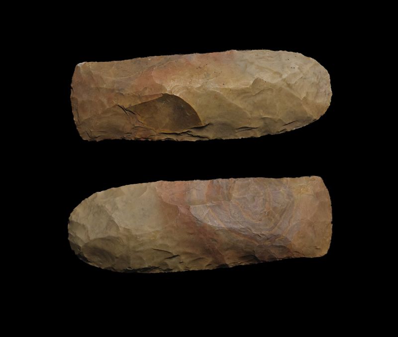Patinated Neolithic African Sahara Chert Stone Hand Axe, c. 10000 BC