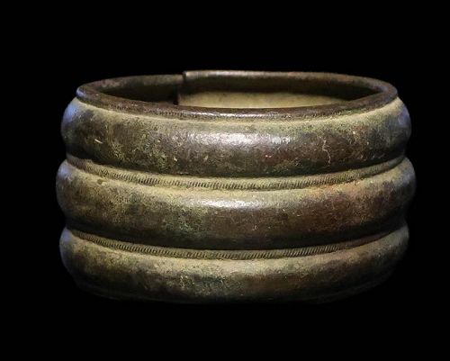 Rare & early West African currency bronze bracelet, c. 17th. cent.