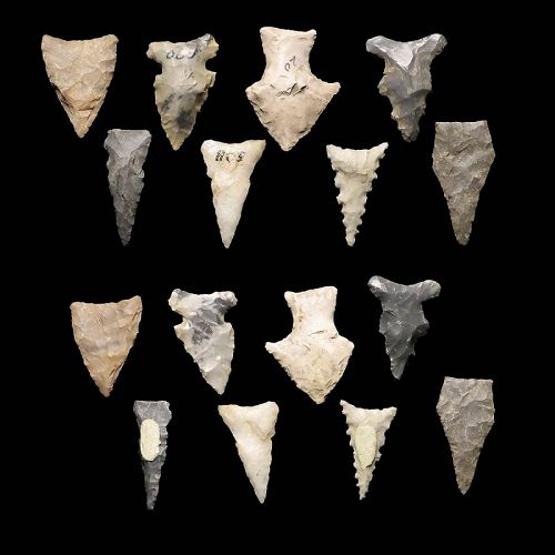 P.F. Wulff collection: 8 Paleo-Indian stone projectiles 10000-2000 BC