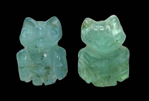 Emerald fetish carving of an owl, Native American, 20th. cent.