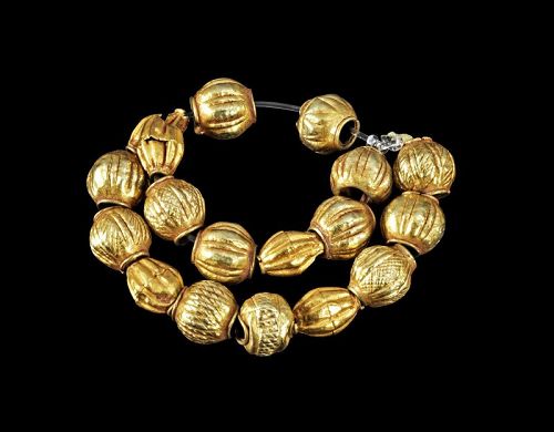 Lot of 17 beautiful Roman Gold beads, 2nd - 3rd century AD.