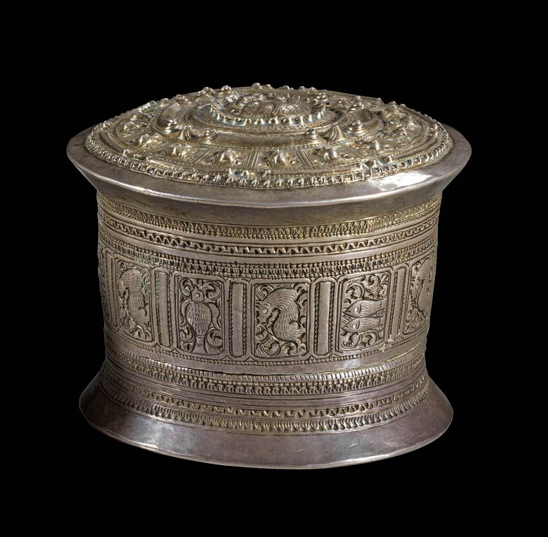 High quality early repousee silver box, Burma, early 19th. century