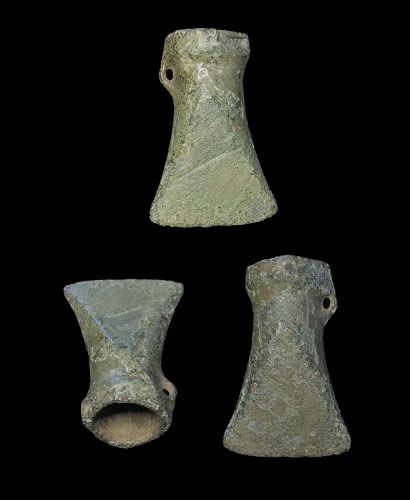 Fine European bronzeage bronze axe celt, c. 1000 BC