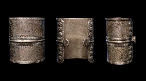 Fine quality antique silver cuff bracelet, western Asia, 19th. cent.