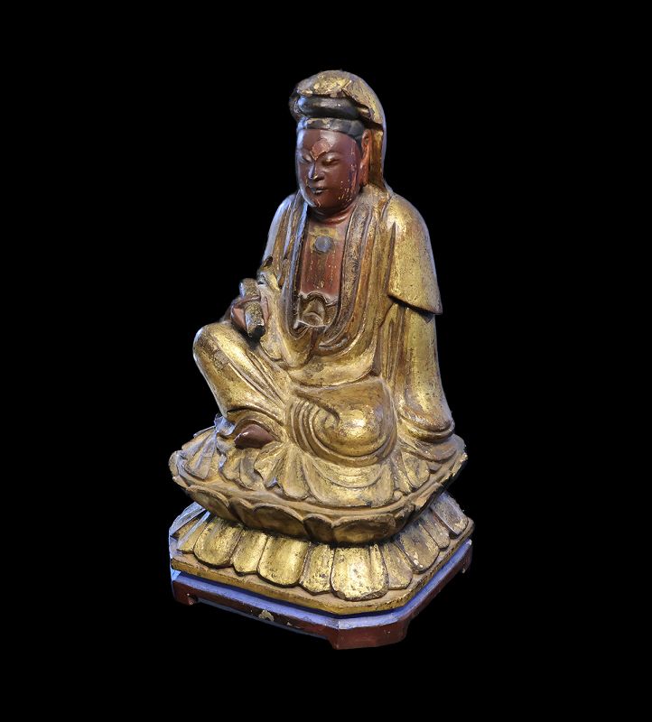 Fine quality laquered and gilt figure of Guanyin, Qing Dynasty