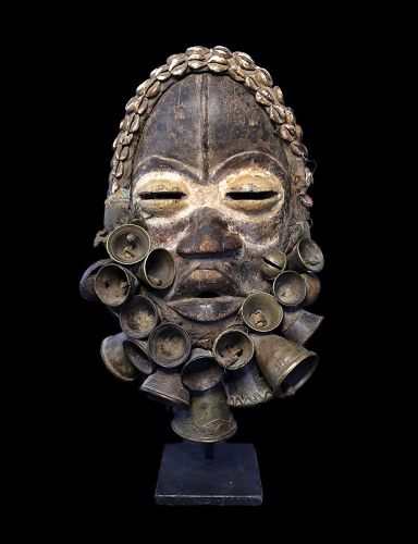 Important Wee peoples, Côte d’Ivoire or Liberia wooden mask