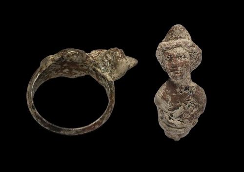 Large Roman silver ring with bust of Woman, 1st.-3rd. cent. AD