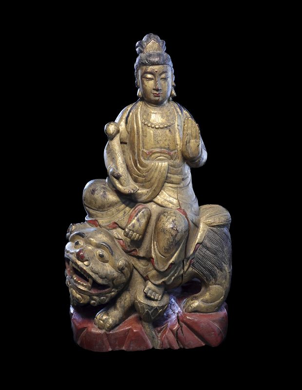 Elegant large gilt wooden figure of Guanyin, China, Qing Dynasty