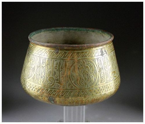 Large Islamic Mamluk Revival caligraphic brass bowl, 19th. cent.