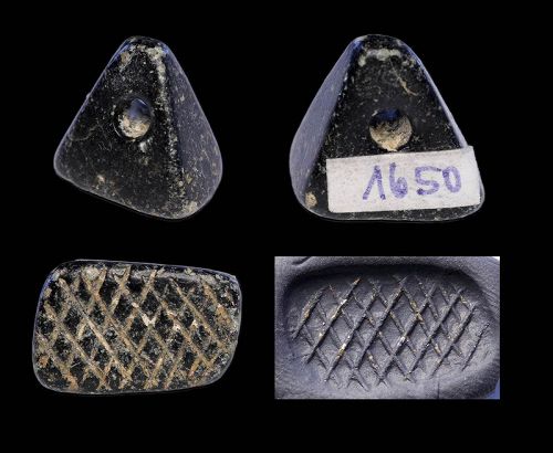 Fine style early pyramidal stamp seal, Antioch, 5th. mill. BC
