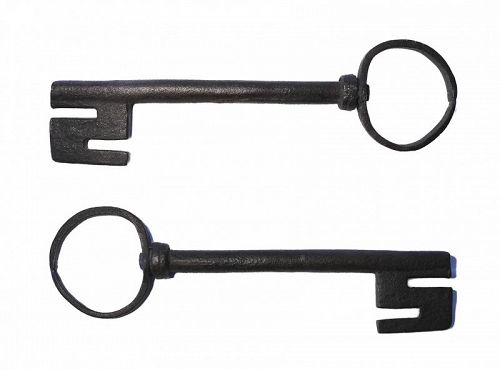 Exceptional Gothic gate key, European c. 15th./16th. cent. - 33 cm!