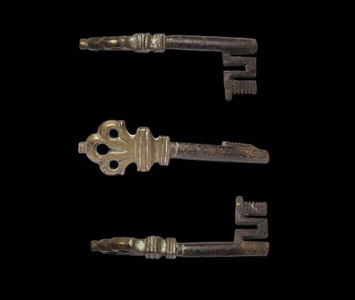 Very rare bronze and iron key, Early Gothic renaissance, c.1380-1450