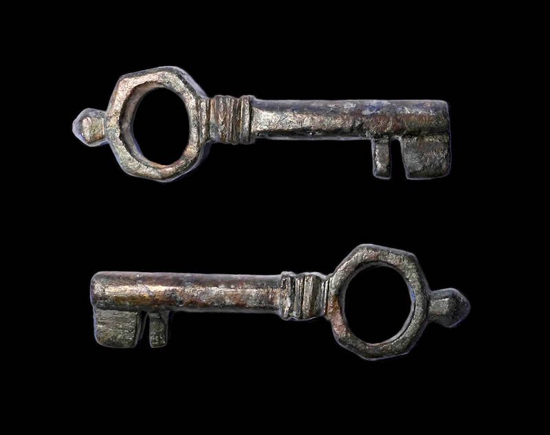 Lovely Roman / Byzantine bronze chest key, c. 6th.-9th. cent. AD.