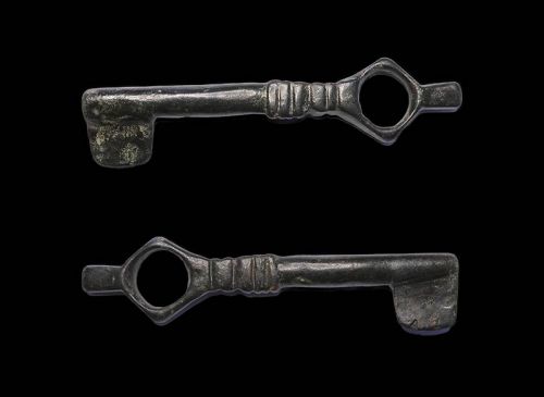 Large Roman / Byzantine bronze casket key, c. 6th.-9th. cent. AD.