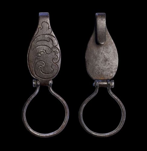 Rare massive Iron cut Late Gothic Belthook key-ring, 16th. century!
