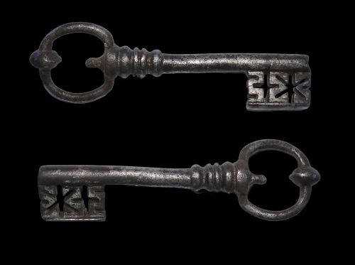 Rare large early strongbox key, Italian Gothic renaissance, 1500 A.D.