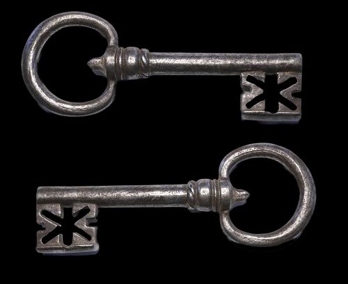 Fine European Gothic iron chest key, c. mid-later 16th. century