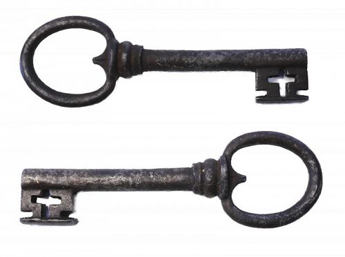 Fine large European Gothic iron chest key, c. mid-later 16th. century