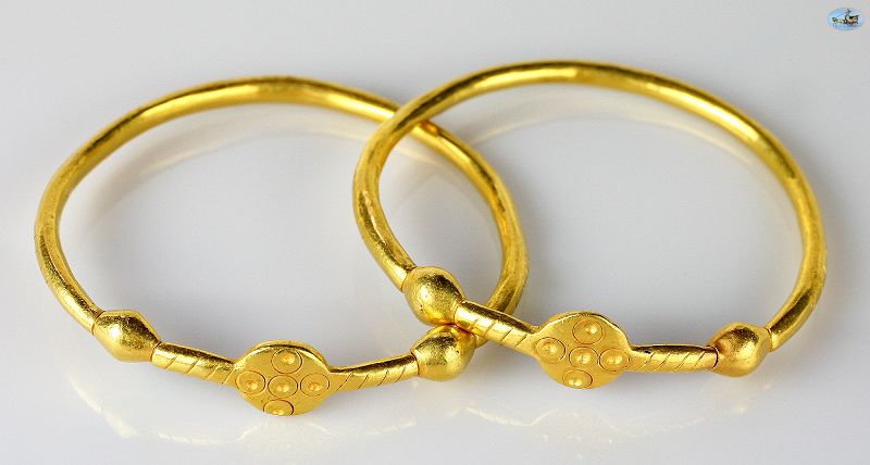 Pair of Byzantine Solid 22K Gold Bracelets/Bangles, 6-8th C. AD